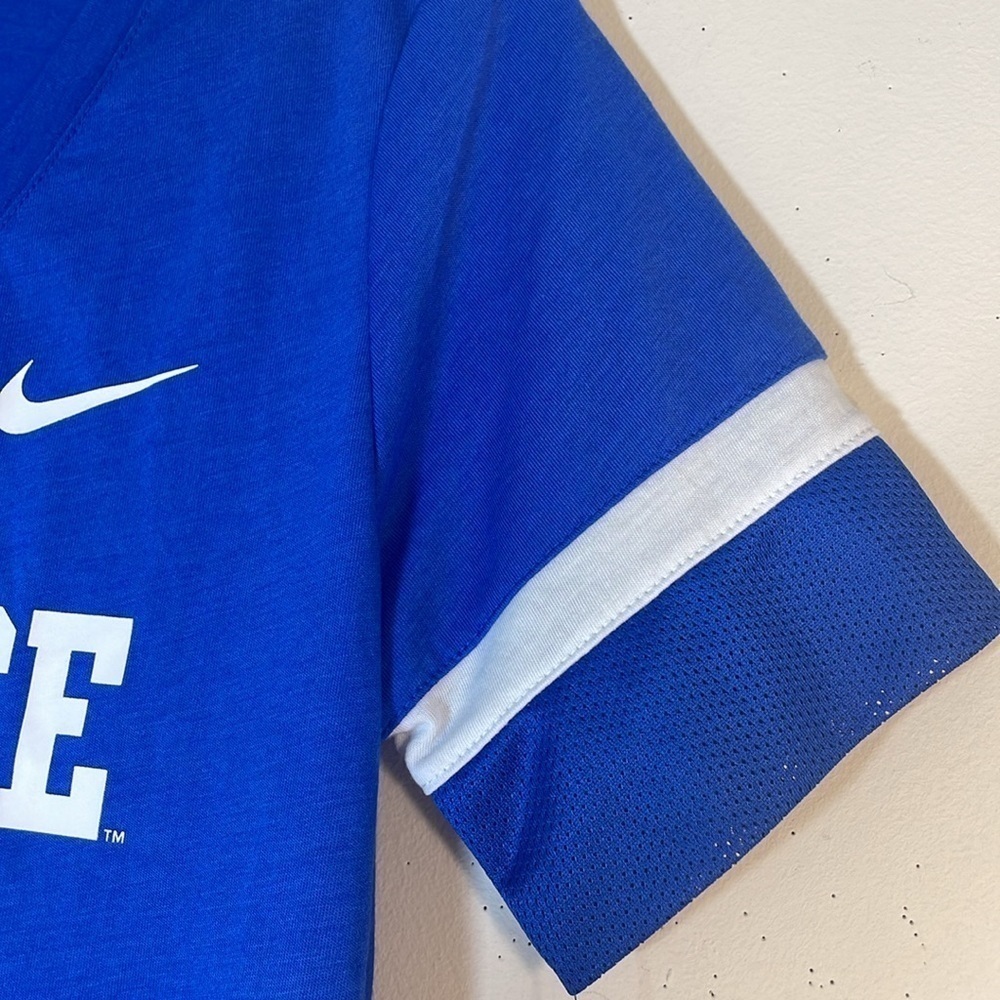 NWT. Nike Dry Fit Small Graphic Tee. - Picture 5 of 9